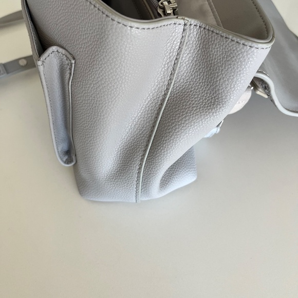 Leather bag with handle and crossbody strap - Picture 6 of 17